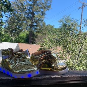 Gold shoes which light up